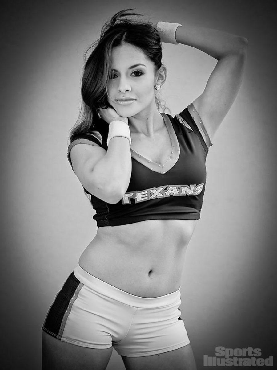 01-Liz_Exclusive-BY5_5215.jpg